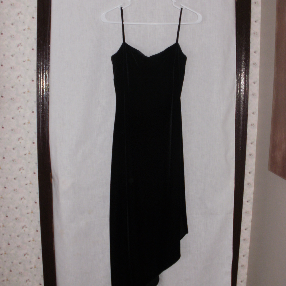 Arianna Black Velvet Dress